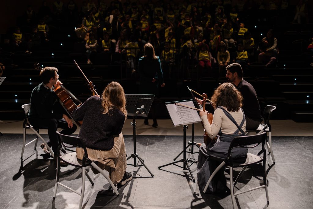 Clube de Escuta do MPMP na Biblioteca de Marvila, em Lisboa, orientado por Catarina Távora