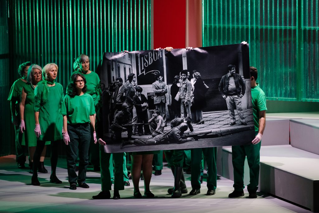 Madrugada: razões de um movimento. Estreia.