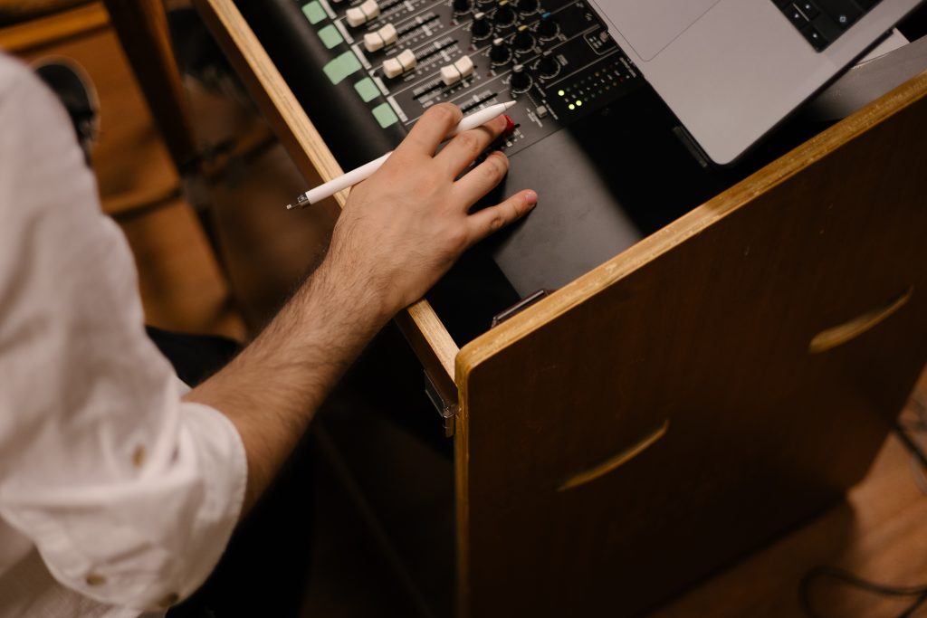 Oficina de introdução à música electrónica